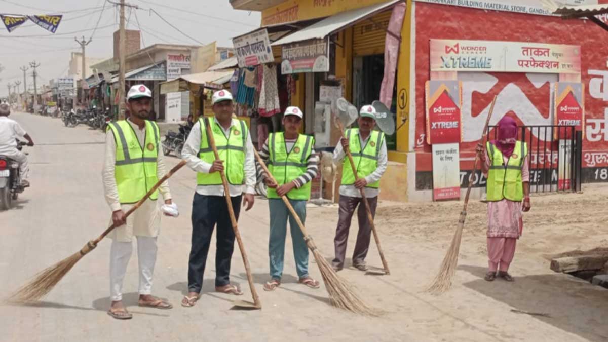 Gandheli became the first gram panchayat of the district, where cleanliness started like cities